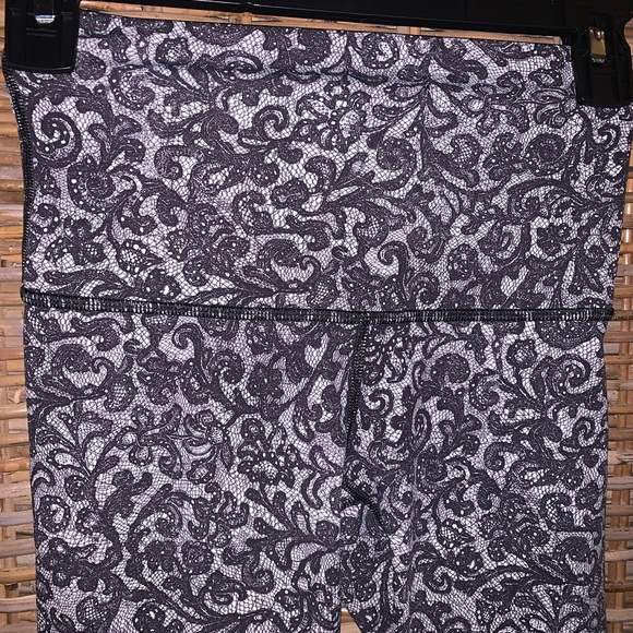 #34 Lululemon Wunder Under Pant (Hi-Rise)
Mini Cinder Lace White Black - Sz - Picture 8 of 10